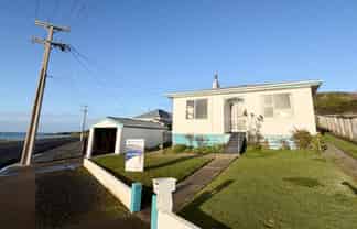 128 Marine Parade, Bluff