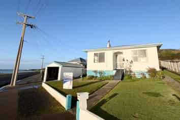 128 Marine Parade, Bluff