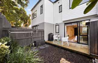 5B Beach Road, Te Atatu Peninsula