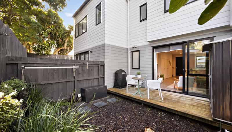 5B Beach Road, Te Atatu Peninsula