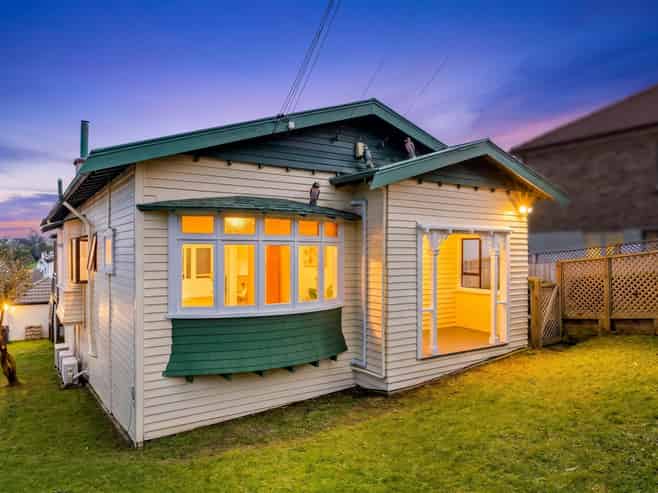 35 Staveley Avenue, Hillsborough