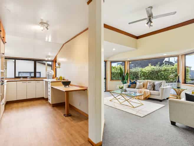 35 Staveley Avenue, Hillsborough