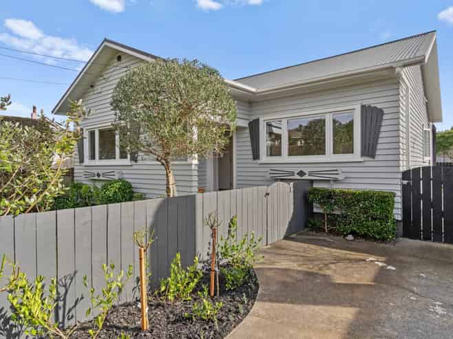 28 Renfrew Avenue, Sandringham