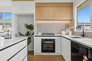 93 Flat Bush Road, Clover Park