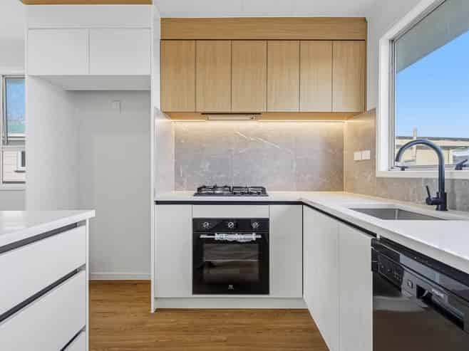 93 Flat Bush Road, Clover Park