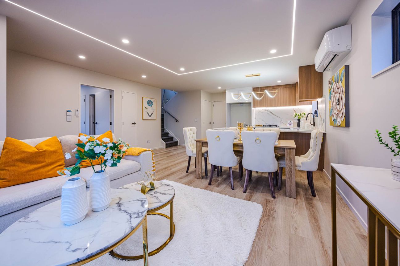 Standalone  Road Frontage  Gated Family Home - Ansicht 5