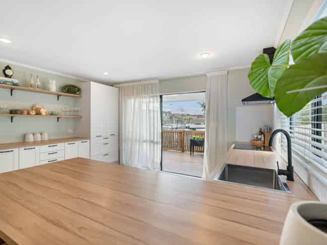 8A Parrs Cross Road, Henderson