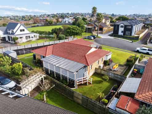28 Booralee Avenue, Botany Downs