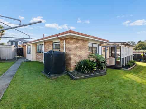 28 Booralee Avenue, Botany Downs