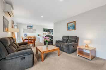 1/21 Ayton Drive, Totara Vale