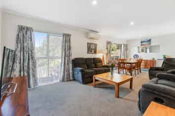 1/21 Ayton Drive, Totara Vale