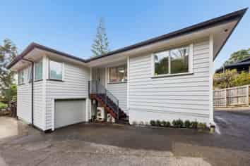 1/4 James Scott Place, Te Atatu South