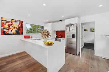 1/4 James Scott Place, Te Atatu South