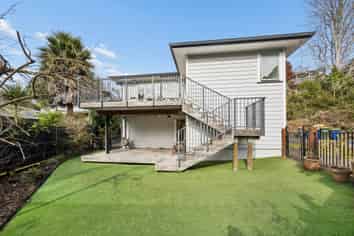 1/4 James Scott Place, Te Atatu South