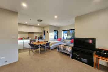 2/1152a South Road, Oakura