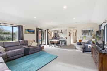 8 Haydon Place, Amberley