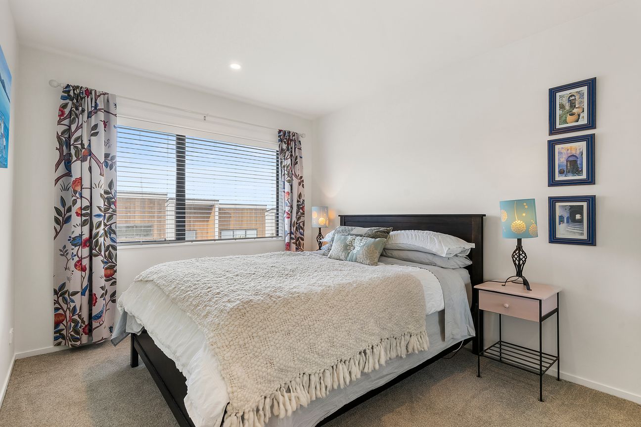 4 Bedroom, Pine Harbour - Mehr