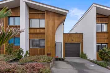 211 Jack Lachlan Drive, Beachlands