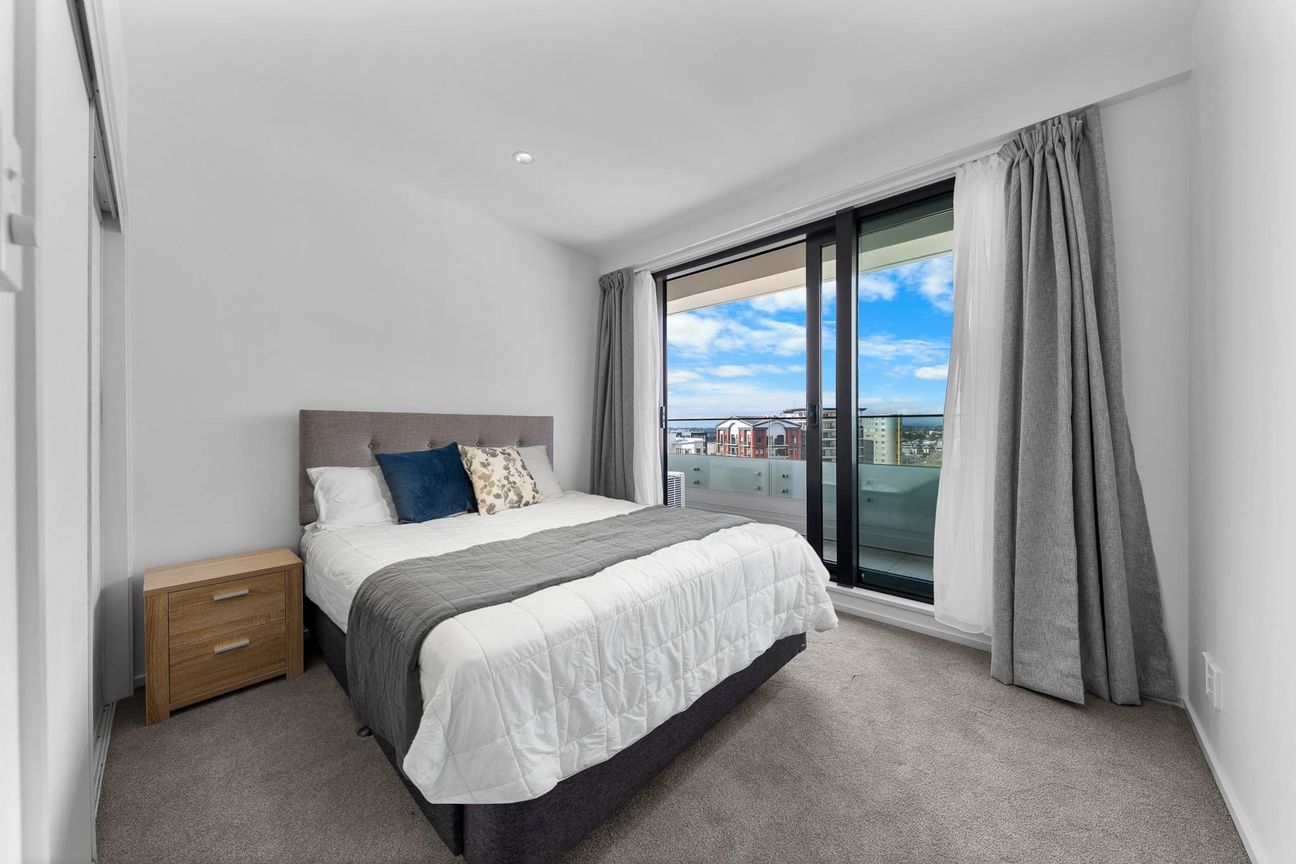 The  Connaught Two Bedroom,1 Bathroom and Car Park - Fler