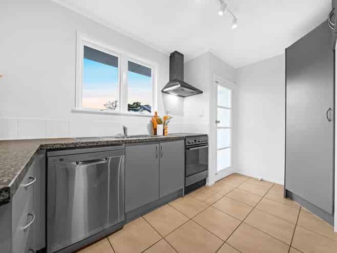 14 Prior Place, Glendene