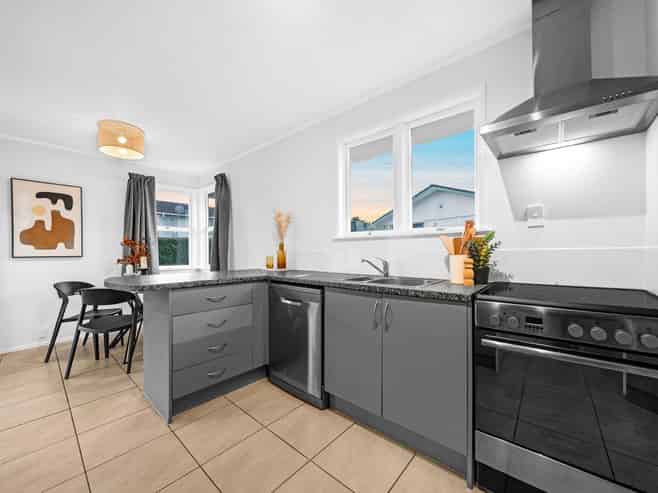 14 Prior Place, Glendene