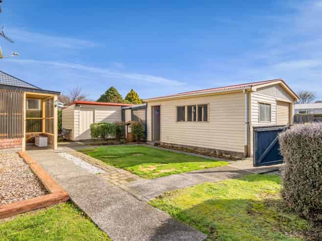 5 Percy Avenue, Stratford