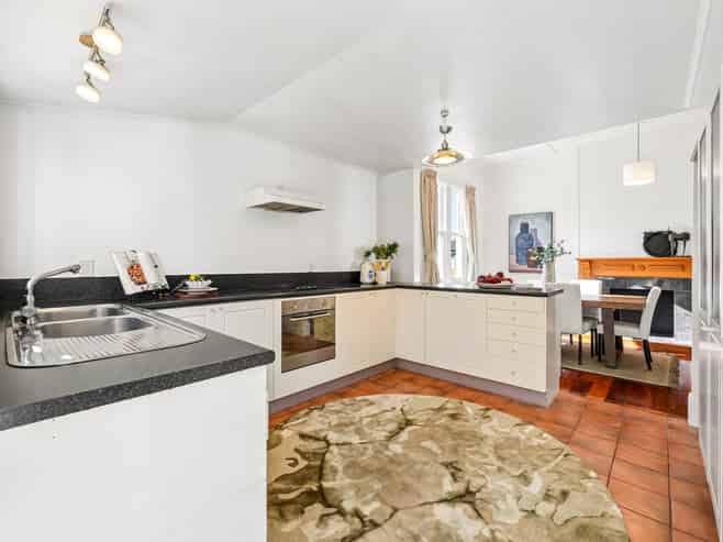8 Sunnyvale Road, Greenlane