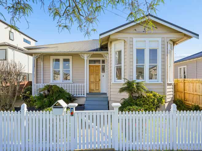 8 Sunnyvale Road, Greenlane