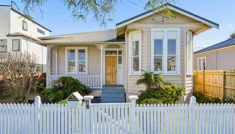 8 Sunnyvale Road, Greenlane