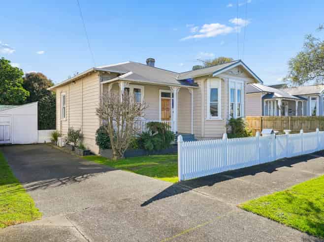 8 Sunnyvale Road, Greenlane
