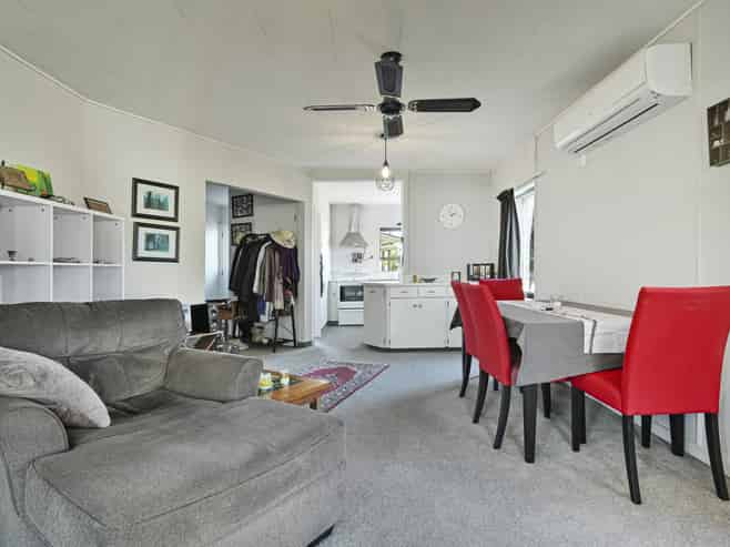 807D Avenue Road East, Parkvale