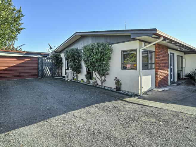 807D Avenue Road East, Parkvale