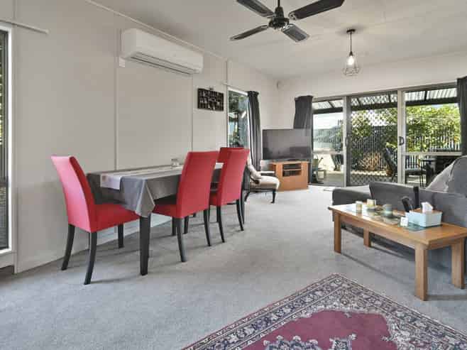 807D Avenue Road East, Parkvale
