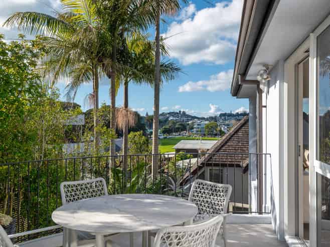 12 Auckland Road, Saint Heliers