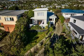 34 Bassett Road, Johnsonville