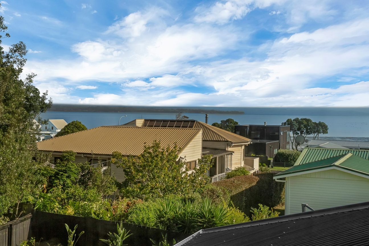 House in Franklin, Clarks Beach - View 4