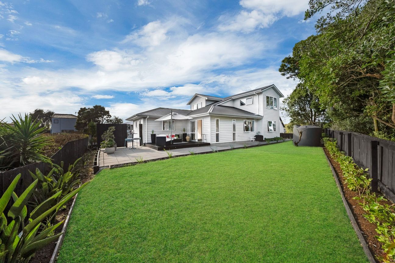 House in Franklin, Clarks Beach - View 2
