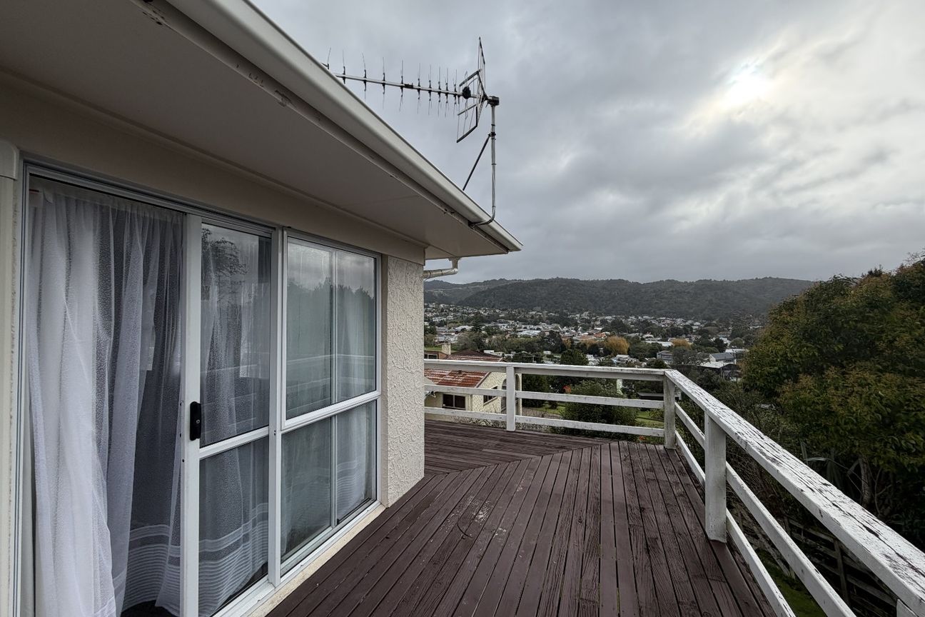 Handy to Town! Tidy 2-Bedroom Flat in Morningside - Widok 2