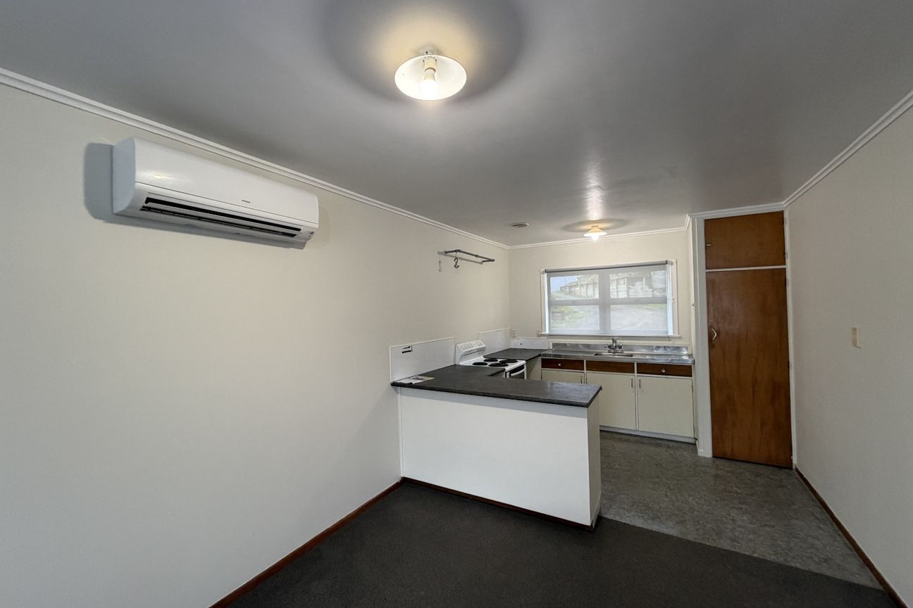 Handy to Town! Tidy 2-Bedroom Flat in Morningside - Widok 4