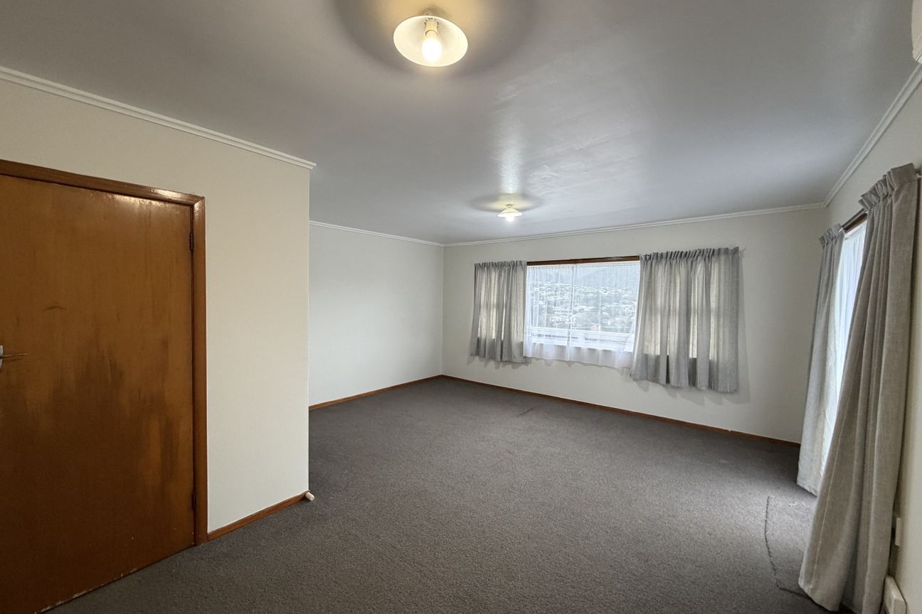 Handy to Town! Tidy 2-Bedroom Flat in Morningside - Więcej