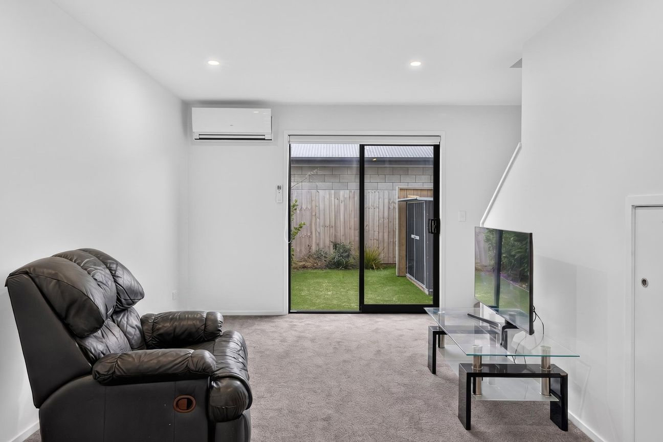 Modern 2020 Beachside Investment $480 per week - Vista 6
