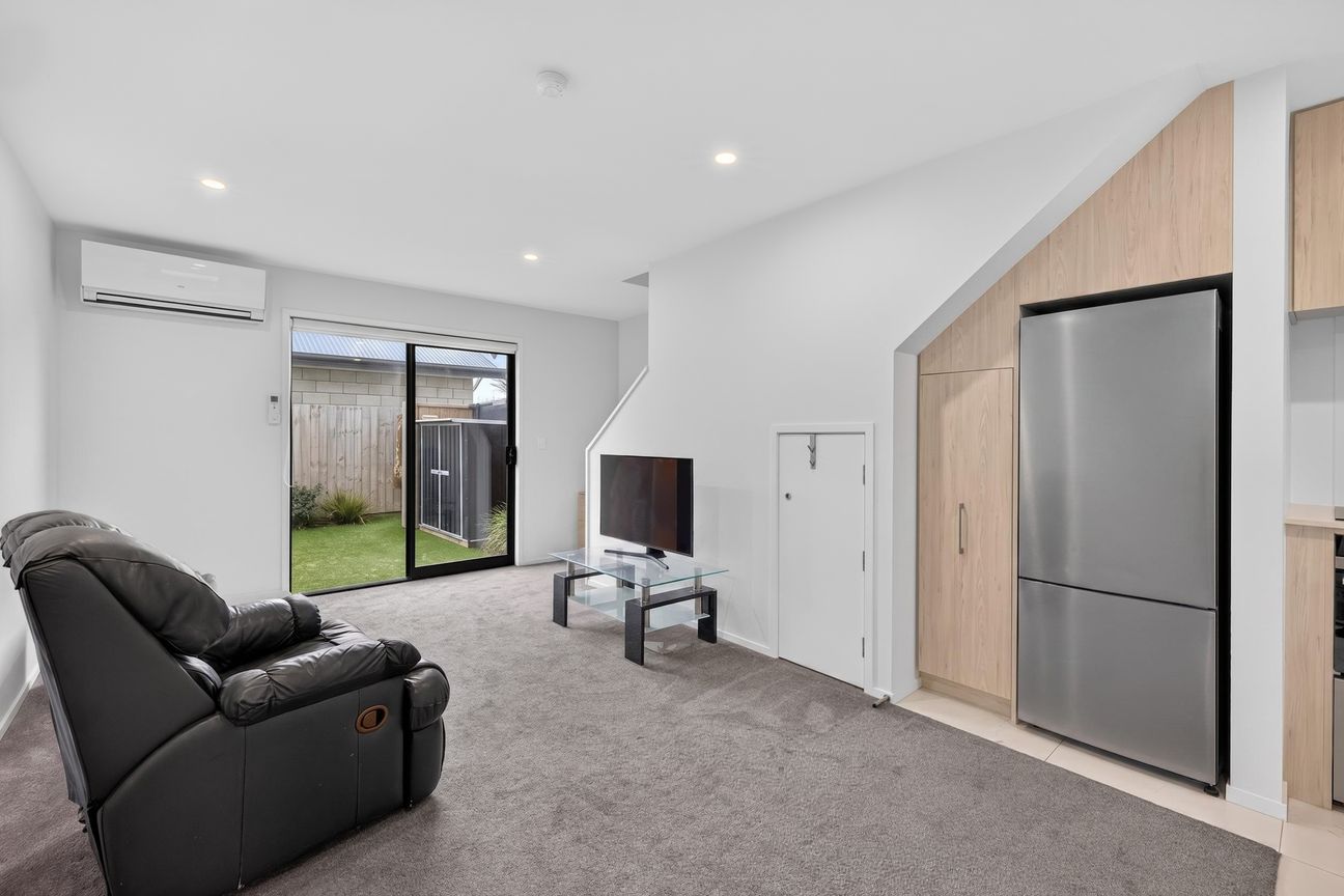 Modern 2020 Beachside Investment $480 per week - Vista 5