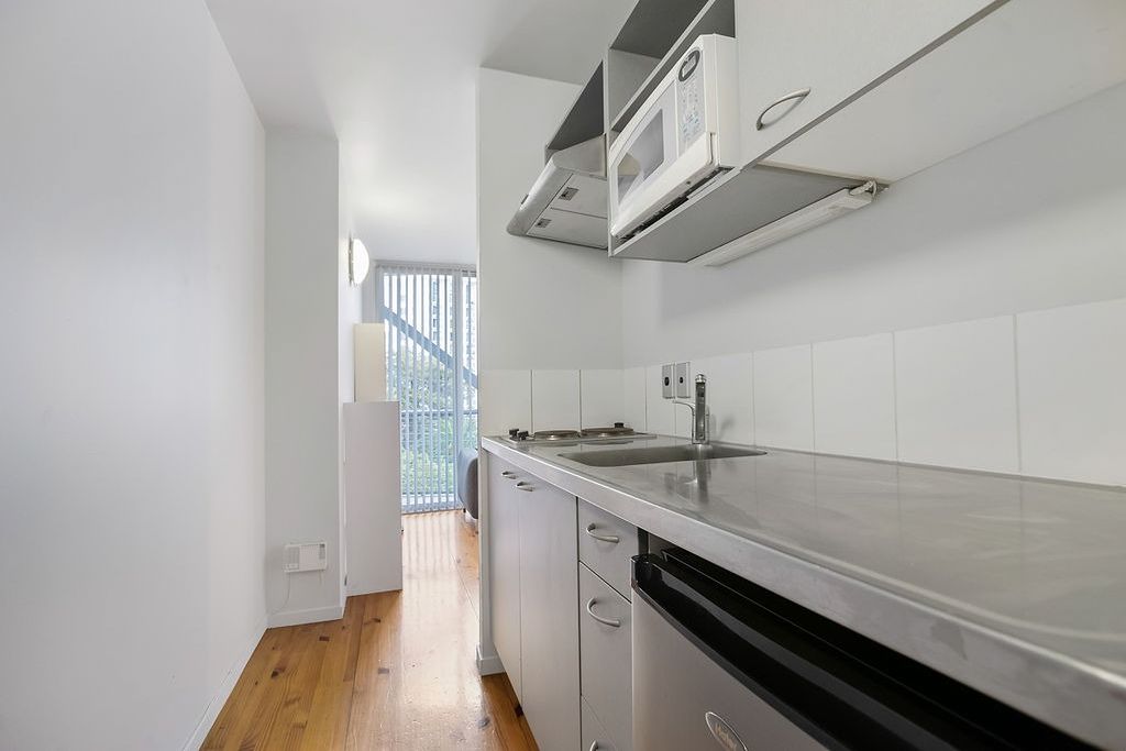 Scotia Place - 1 bed, semi furnished with secure car park! - Vista 5