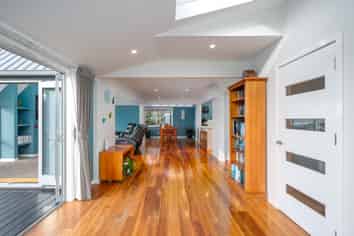 96A Nicholson Road, Khandallah