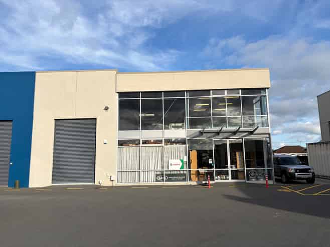 Modern Industrial Unit on SH1