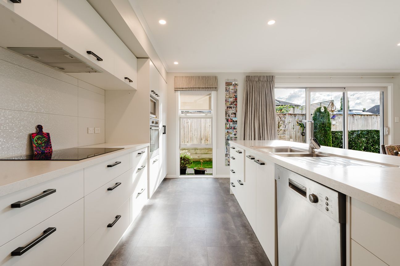 Modern Family Living in Prestigious Oak Ridge - Aanzicht 6