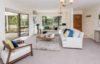 2/2 Channing Crescent, Botany Downs