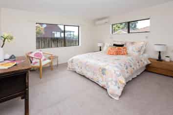 2/2 Channing Crescent, Botany Downs