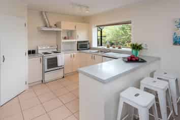 2/2 Channing Crescent, Botany Downs