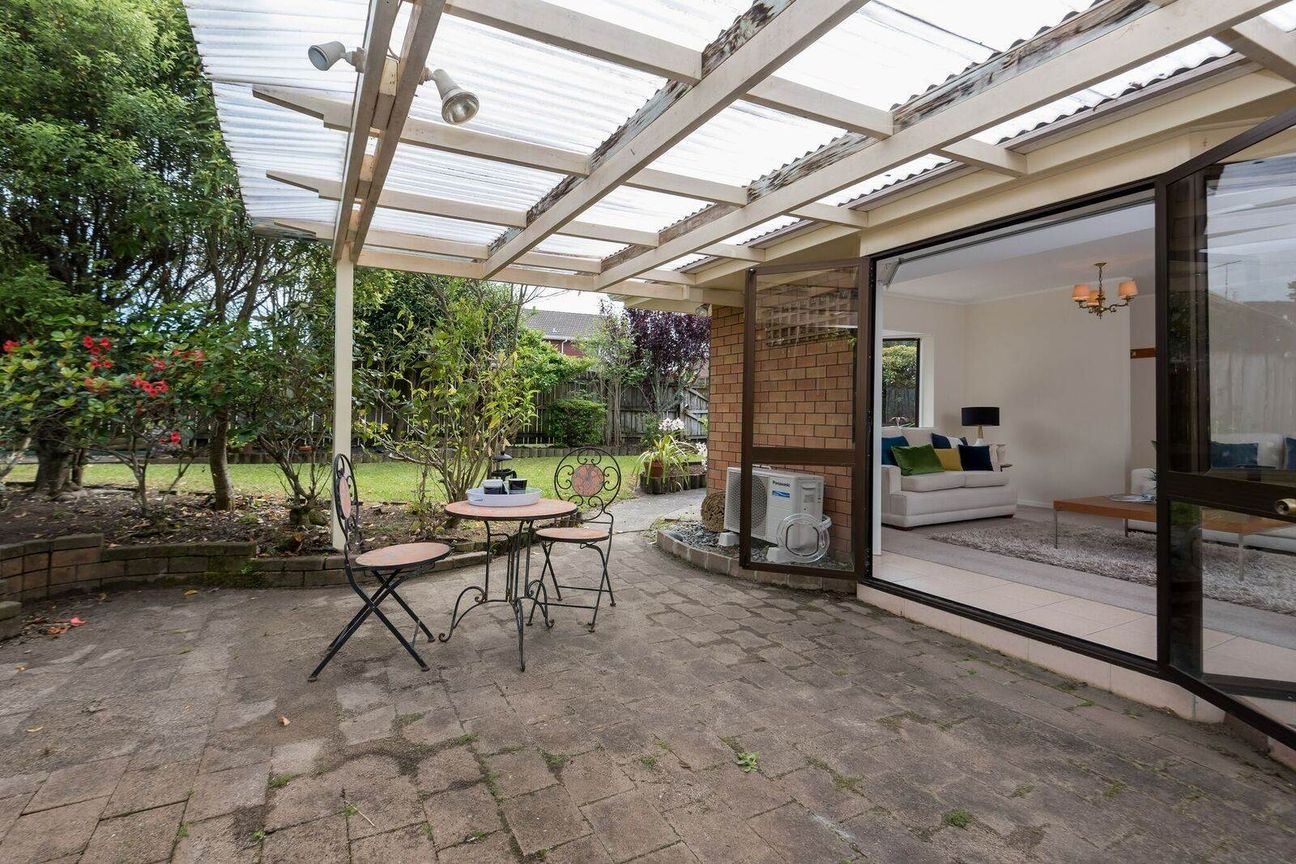 Well presented 3 bedroom brick & tile - Aanzicht 3